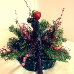 BEAUTIFUL FESTIVE TABLE CENTERPIECE GREENERY